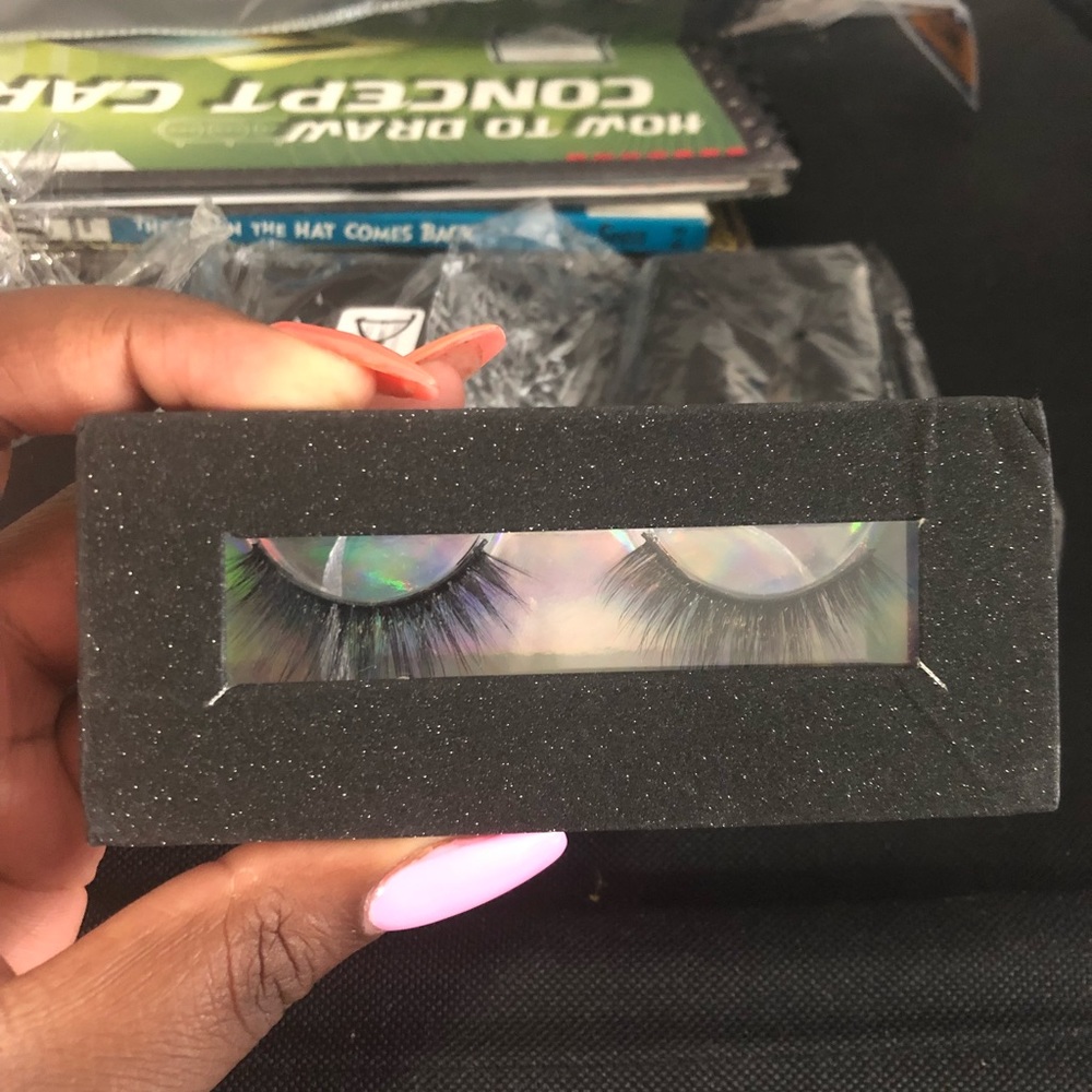 Lashes - Picture 3 of 3